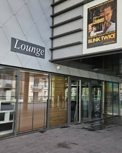 Nettoyage vitres commerce Façade vitrée bâtiment